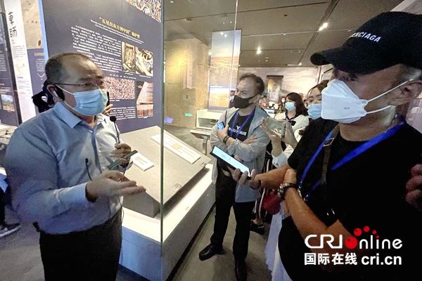 讲述中国故事新疆篇章：“追梦中华·大美新疆”2022海外华文媒体采访行走进新疆_fororder_3