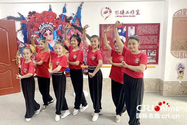 讲述中国故事新疆篇章：“追梦中华·大美新疆”2022海外华文媒体采访行走进新疆_fororder_5